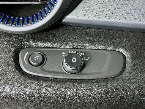 Used 2025 Chevrolet Trax LS image 17