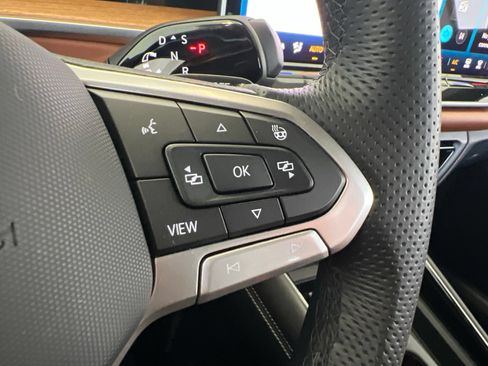 Used 2026 Volkswagen Tiguan SEL R-Line AWD/4WD image 25