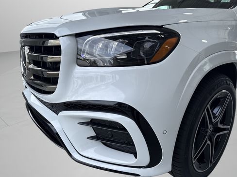Used 2026 Mercedes-Benz GLS 450 4MATIC image 9