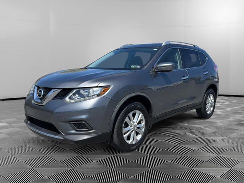 Used 2016 Nissan Rogue SV image 1