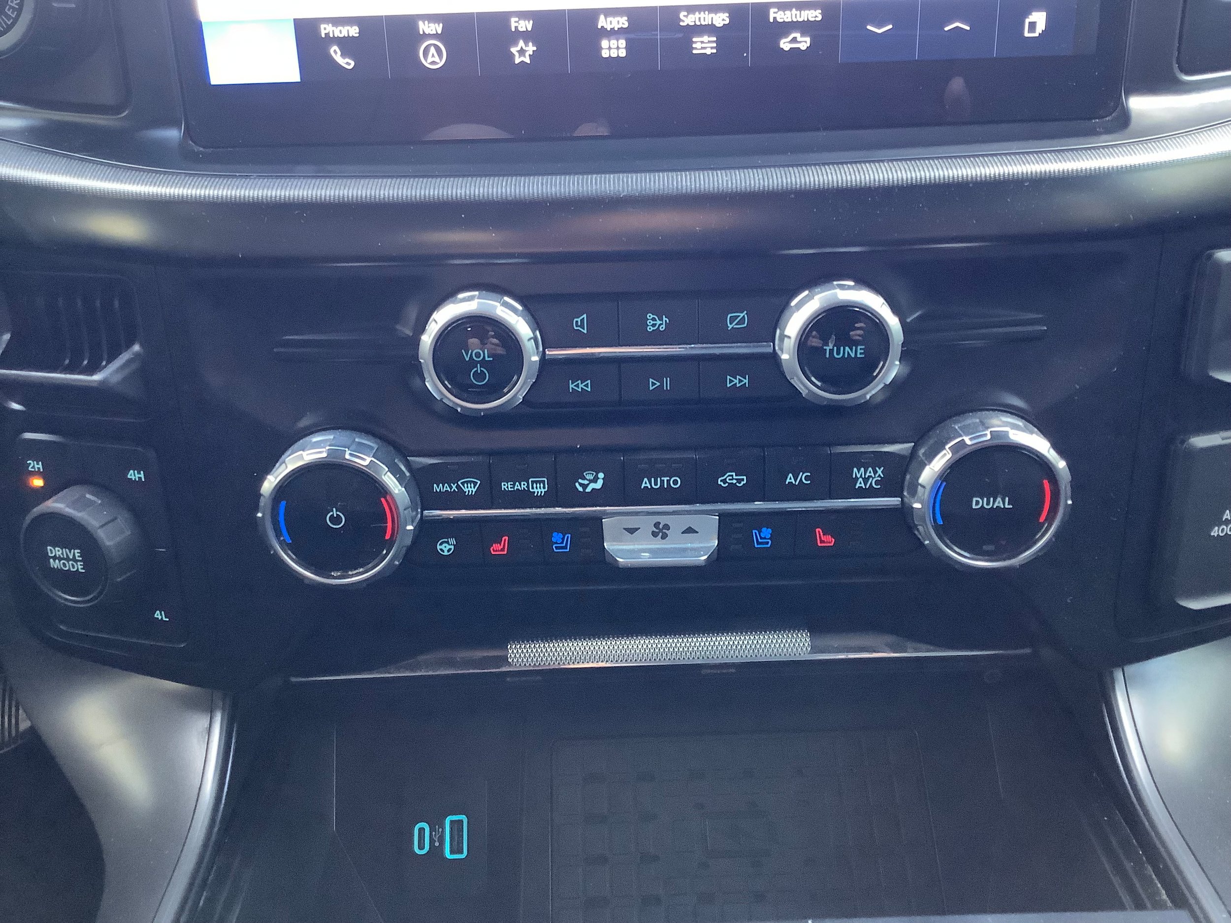 Used 2024 Ford F150 Lariat w/ Equipment Group 502A High AWD/4WD image 13