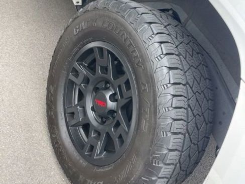 Used 2022 Toyota 4Runner TRD Off-Road Premium AWD/4WD image 21
