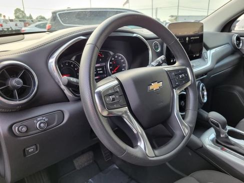 Used 2025 Chevrolet Blazer LT FWD image 13