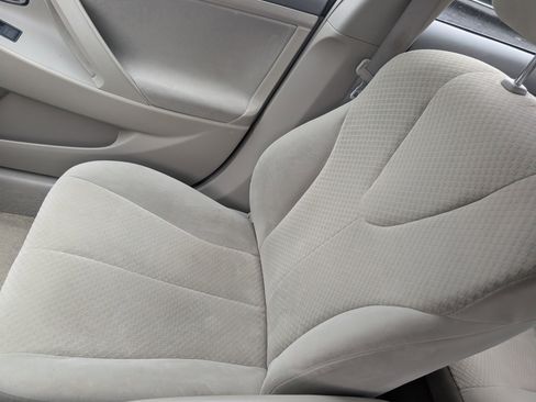 Used 2009 Toyota Camry LE FWD image 17