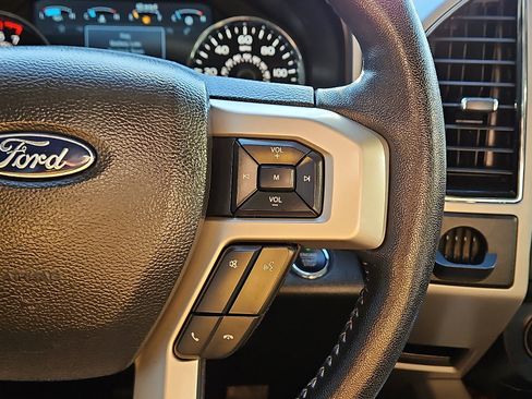 Used 2018 Ford F150 Lariat image 18