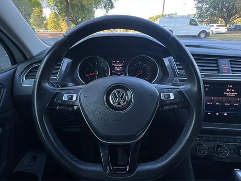 Used 2018 Volkswagen Tiguan SEL w/ 3rd Row Seat Package AWD/4WD image 33