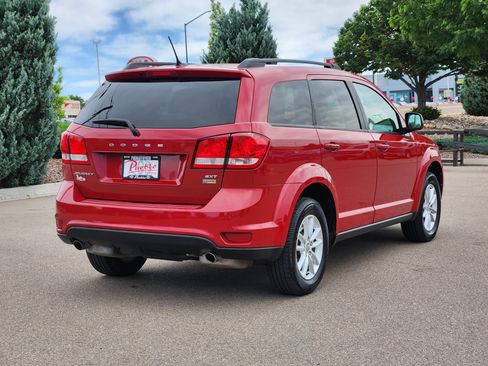 Used 2017 Dodge Journey SXT w/ Comfort/Convenience Group FWD image 3