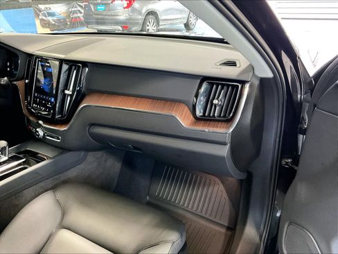 Used 2024 Volvo XC60 B5 Plus image 13