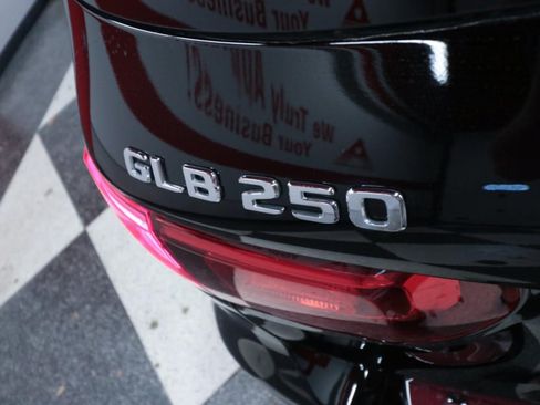 Used 2021 Mercedes-Benz GLB 250 image 33