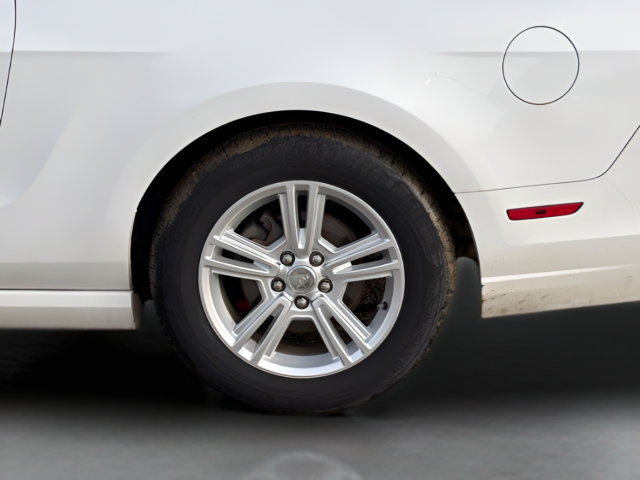 Used 2014 Ford Mustang Convertible RWD image 17