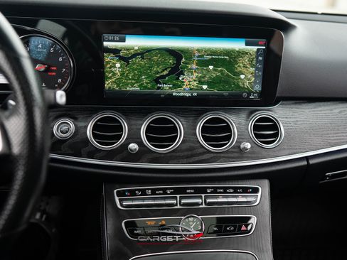 Used 2018 Mercedes-Benz E 300 4MATIC w/ Premium 1 Package image 31