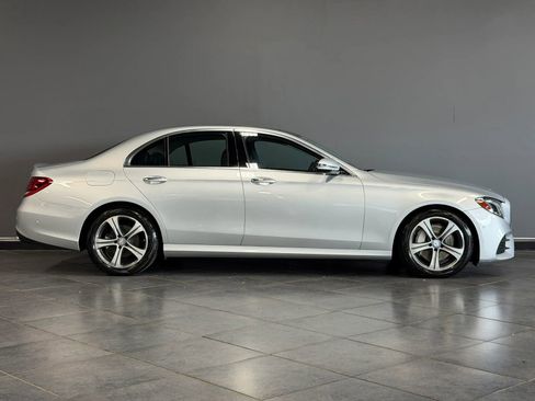 Used 2017 Mercedes-Benz E 300 4MATIC image 5