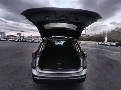 Used 2024 Nissan Rogue SV FWD image 28