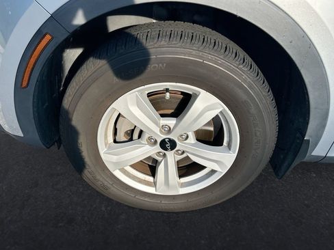 Used 2022 Kia Sorento LX FWD image 10