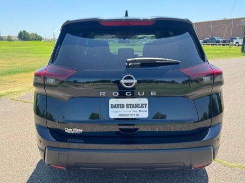 Used 2026 Nissan Rogue S FWD image 5