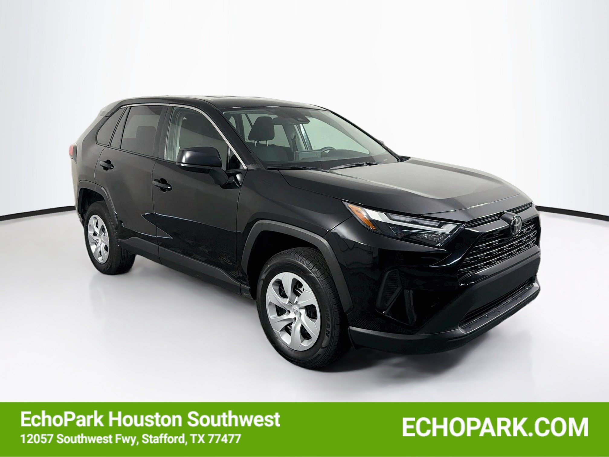 Used 2025 Toyota RAV4 LE AWD/4WD image 1