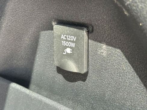 Certified 2025 Toyota Sienna XSE w/ XSE Plus Package FWD image 16