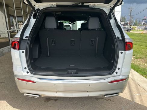 Used 2023 Buick Enclave Essence FWD image 11