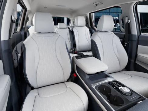 New 2026 Kia Carnival EX image 15