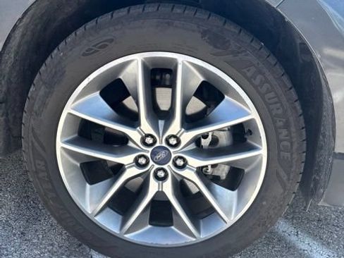 Used 2018 Ford Edge Titanium w/ Equipment Group 302A AWD/4WD image 16