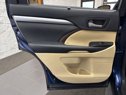 Used 2015 Toyota Highlander XLE image 43