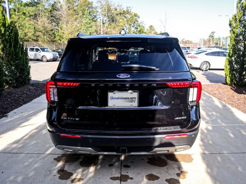 Used 2025 Ford Explorer Active w/ Active Comfort Package image 9