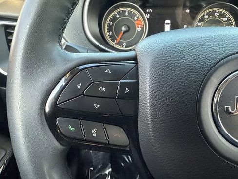 Used 2023 Jeep Cherokee Altitude Lux image 29