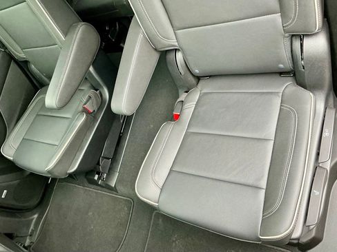 Used 2023 GMC Yukon SLT AWD/4WD image 30