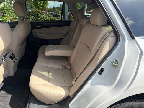 Used 2016 Subaru Outback 2.5i Limited AWD/4WD image 8