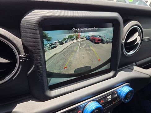 Used 2022 Jeep Wrangler Unlimited Sahara w/ LED Lighting Group AWD/4WD image 33