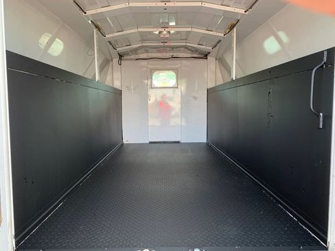 Used 2006 Ford E-350 and Econoline 350 Super Duty RWD image 31