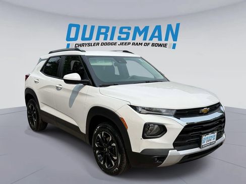 Used 2023 Chevrolet TrailBlazer LT w/ Convenience Package AWD/4WD image 1