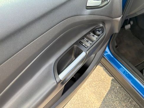 Used 2017 Ford Escape Titanium image 13