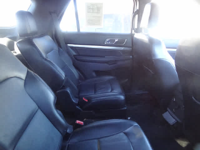 Used 2018 Ford Explorer XLT w/ Equipment Group 202A AWD/4WD image 9