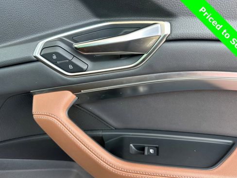 Used 2024 Audi Q8 e-tron Premium image 22