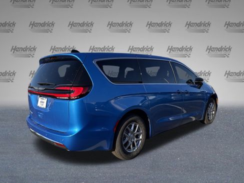 New 2026 Chrysler Pacifica Select image 8