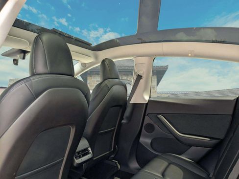 Used 2020 Tesla Model Y Long Range AWD/4WD image 17