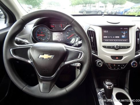 Used 2016 Chevrolet Cruze LS FWD image 9