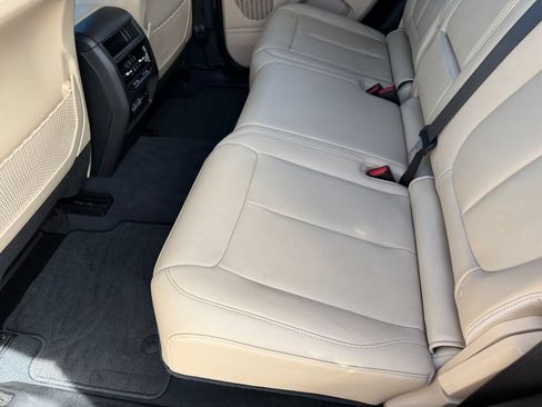 Used 2023 Jeep Grand Cherokee Limited AWD/4WD image 10