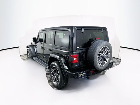 Used 2023 Jeep Wrangler Unlimited Sahara AWD/4WD image 5