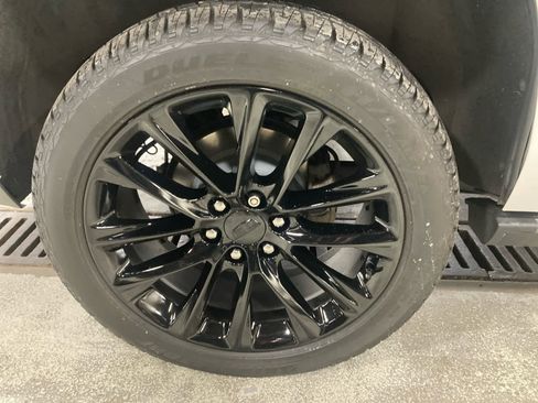 Used 2020 Cadillac Escalade Premium Luxury image 16