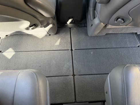 Used 2006 Chrysler Town & Country Touring image 66