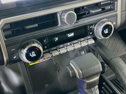 Used 2025 Toyota 4Runner Limited AWD/4WD image 27