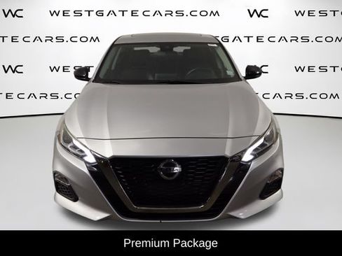 Used 2020 Nissan Altima 2.5 SR w/ Premium Package FWD image 2