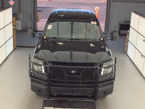 Used 2018 Nissan Titan SL w/ Midnight Edition image 5