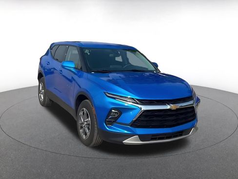 Used 2026 Chevrolet Blazer LT AWD/4WD image 3