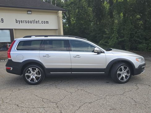 Used 2015 Volvo XC70 T6 w/ Proximity Package AWD/4WD image 8