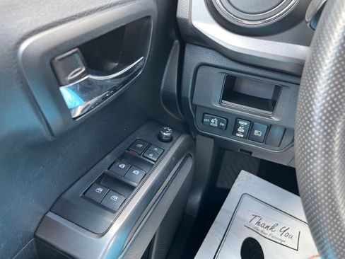 Used 2018 Toyota Tacoma TRD Sport w/ Technology Package AWD/4WD image 15