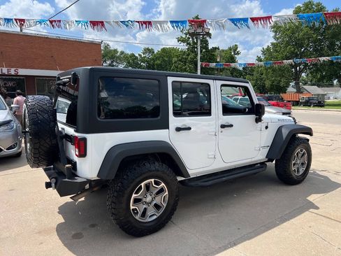 Used 2018 Jeep Wrangler Unlimited Rubicon w/ Max Tow Package AWD/4WD image 5