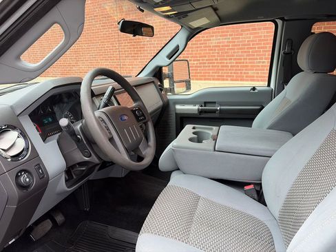 Used 2014 Ford F250 XLT w/ XLT Interior Package AWD/4WD image 9
